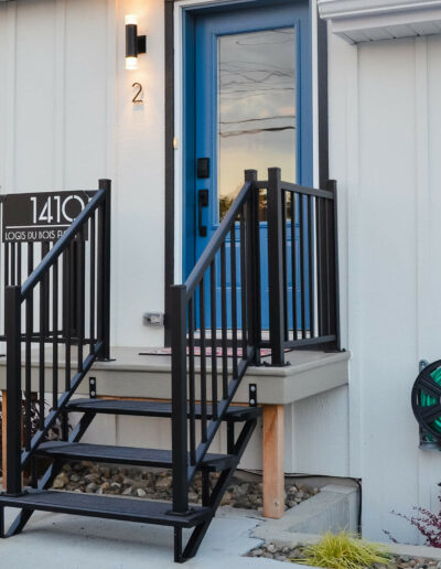 Porte d’entrée du chalet n°2, Le Fleuve tranquille au Logis du Bois Flotté